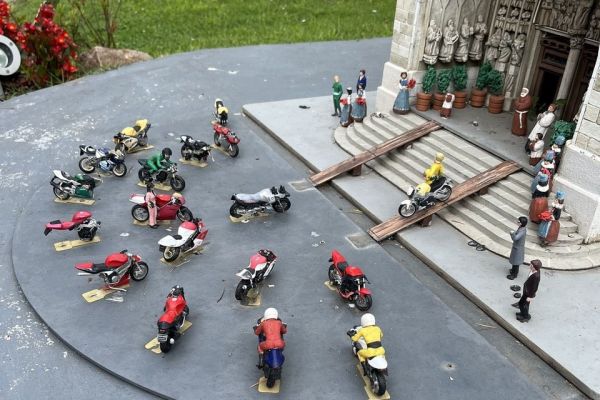 a5-swissminiatur1-839434BF1-D4CA-F41E-146E-74E5CF04330A.jpg