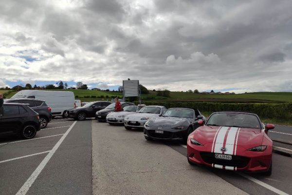 parking-110CC2576E-1AA0-A414-4298-FD9C05D92DF0.jpg